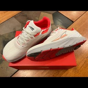 Women’s Rivera Altra size 8